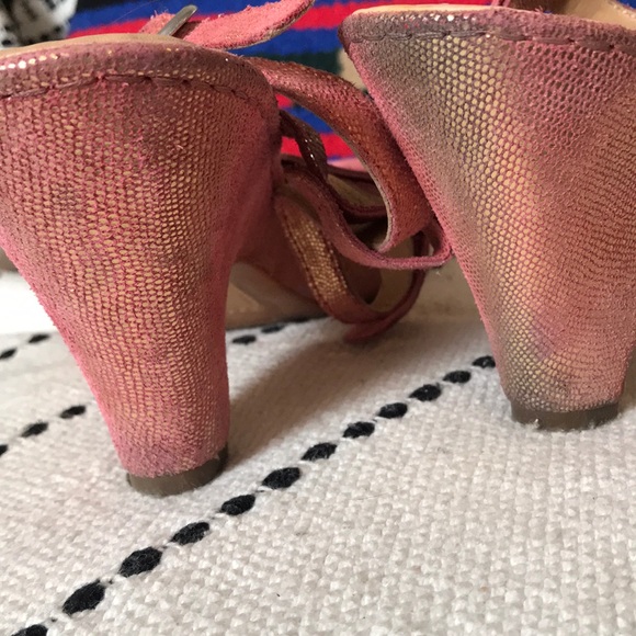 Born - Picture 5 of 6